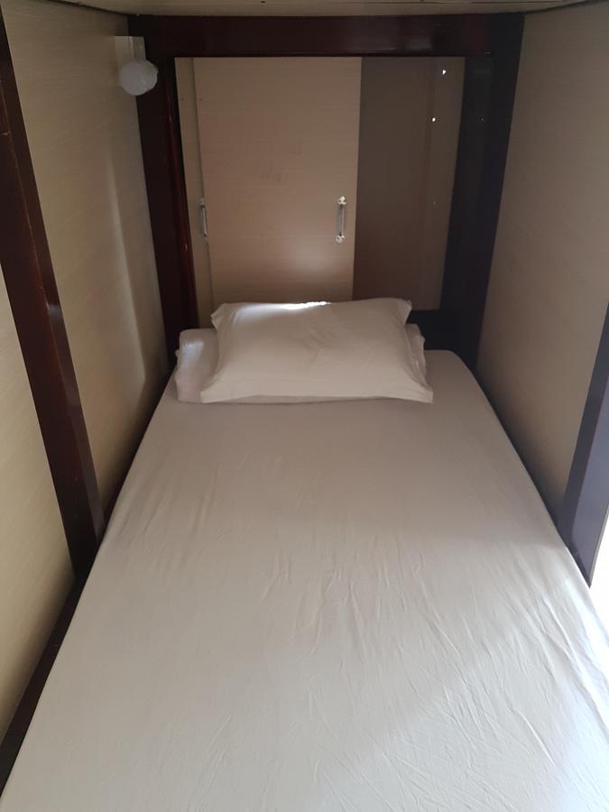 Happy Hostel Vn (Adults Only) Хошимін Екстер'єр фото